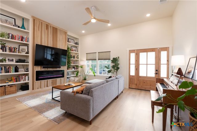407 Tucker Street, Rogers, TX 76569