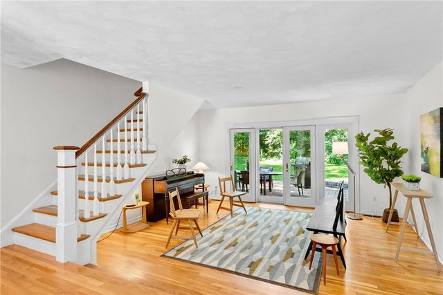 6 North Lane, Barrington, RI 02806