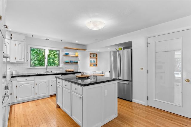 6 North Lane, Barrington, RI 02806