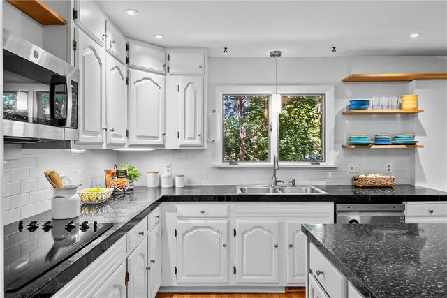 6 North Lane, Barrington, RI 02806