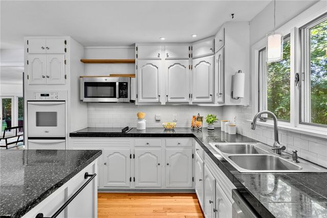 6 North Lane, Barrington, RI 02806