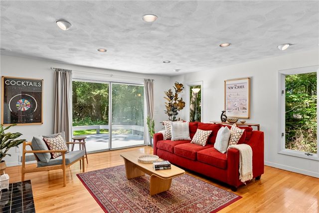 6 North Lane, Barrington, RI 02806