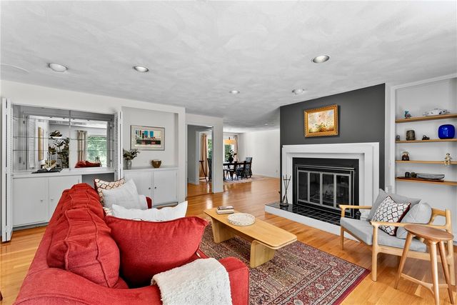 6 North Lane, Barrington, RI 02806