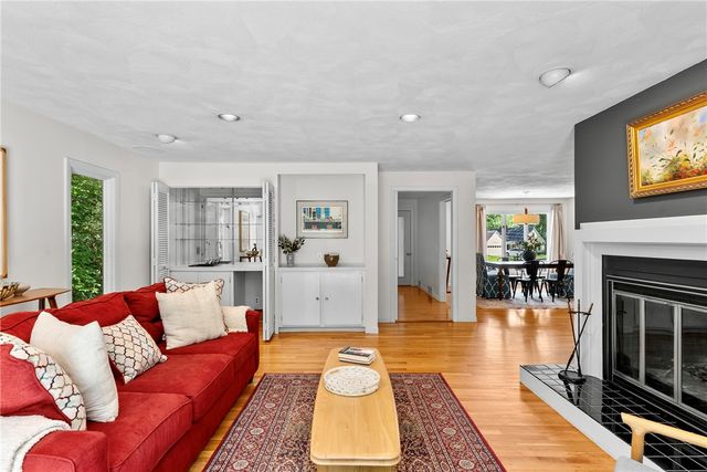 6 North Lane, Barrington, RI 02806