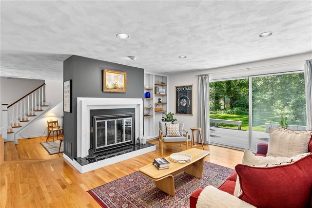 6 North Lane, Barrington, RI 02806