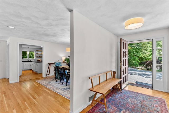6 North Lane, Barrington, RI 02806