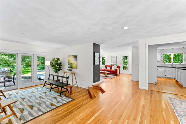 6 North Lane, Barrington, RI 02806