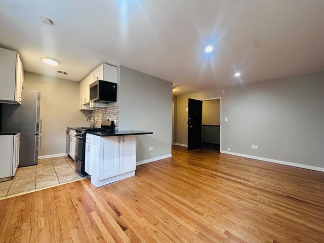541 W OAKDALE Avenue 314, Chicago, IL 60657