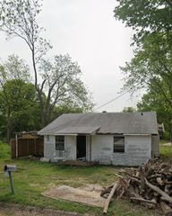 707 Cooper Street, Bowie, TX 76230