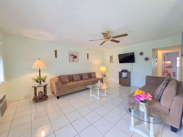 291 Norwich M, West Palm Beach, FL 33417