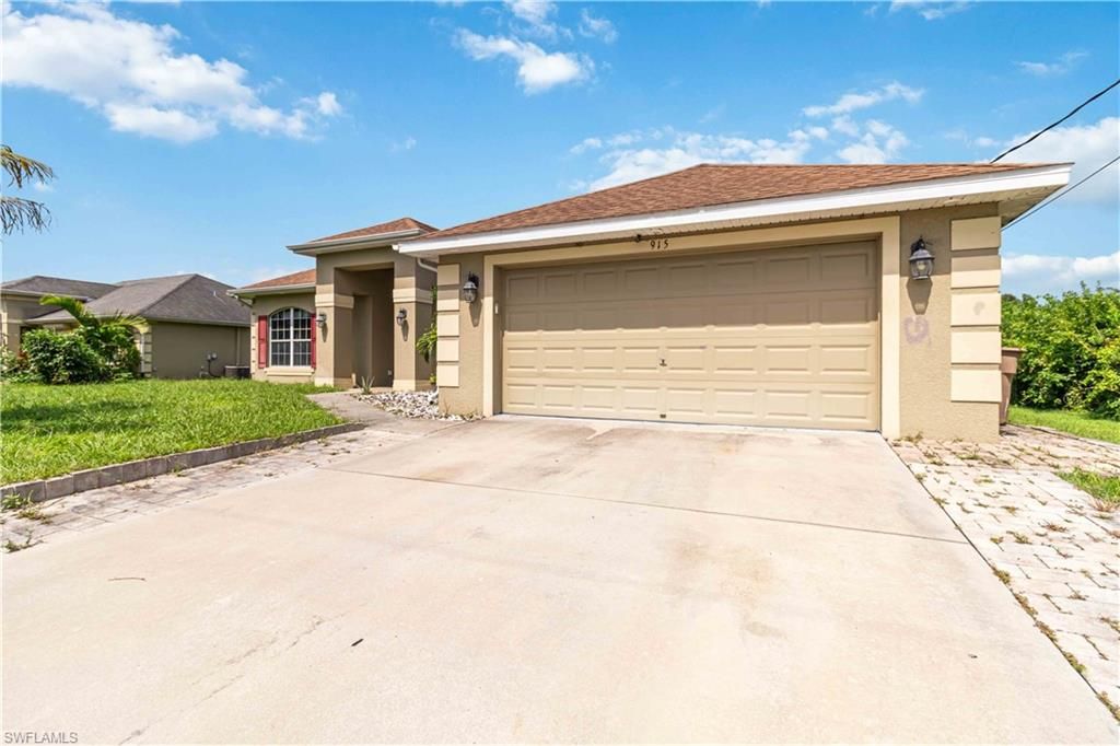 915 Alvin AVE, LEHIGH ACRES, FL 33971 — photo 2
