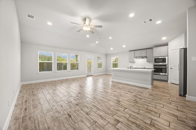21807 Osage LN, Lago Vista, TX 78645