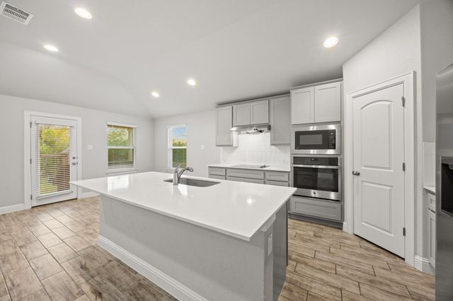 21807 Osage LN, Lago Vista, TX 78645