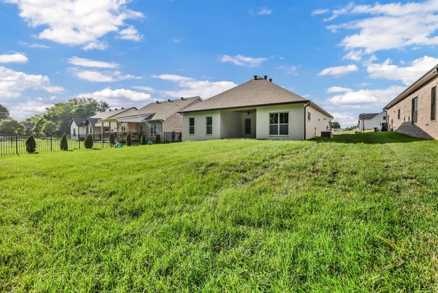 710 Southern Pine Trl, Clarksville, TN 37043