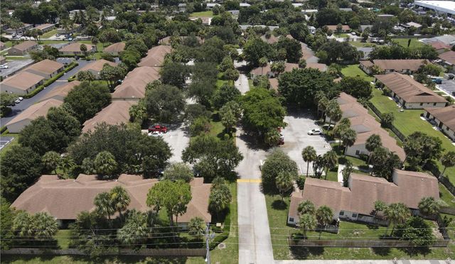 9244 Roan Lane Unit B, West Palm Beach, FL 33403