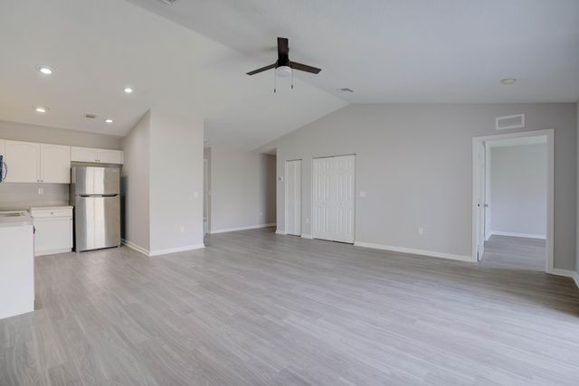 9244 Roan Lane Unit B, West Palm Beach, FL 33403