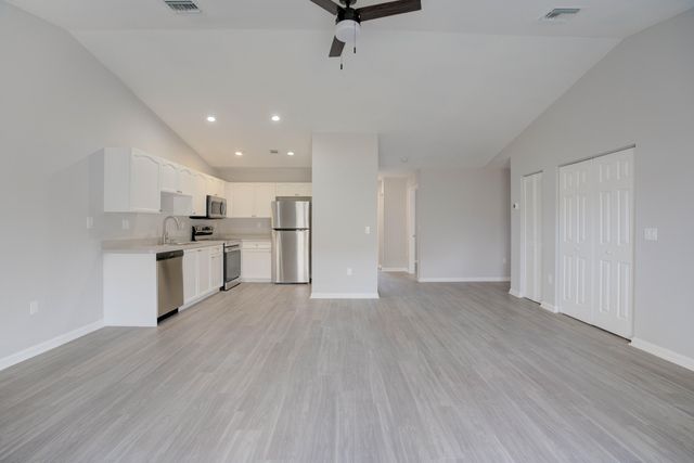 9244 Roan Lane Unit B, West Palm Beach, FL 33403