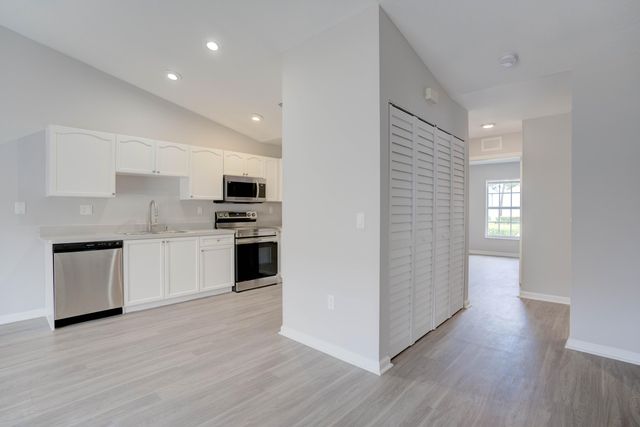9244 Roan Lane Unit B, West Palm Beach, FL 33403