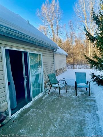 5046 Clintonville Pines Drive 13, Clarkston, MI 48346