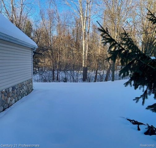 5046 Clintonville Pines Drive 13, Clarkston, MI 48346