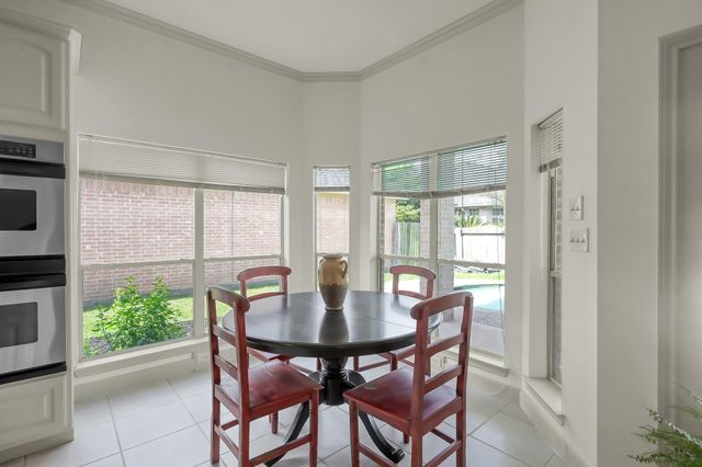 15 Rockledge Drive, The Woodlands, TX 77382