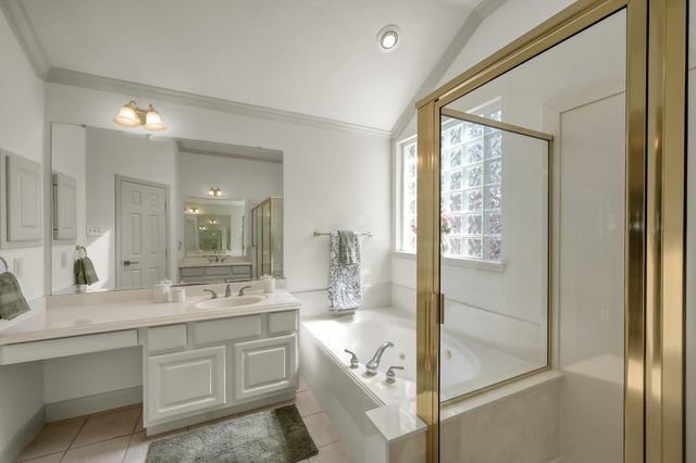 15 Rockledge Drive, The Woodlands, TX 77382