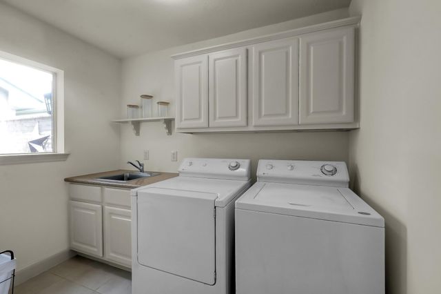 15 Rockledge Drive, The Woodlands, TX 77382