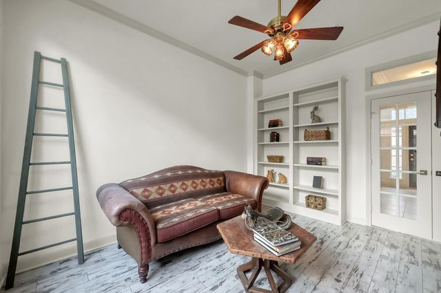 15 Rockledge Drive, The Woodlands, TX 77382