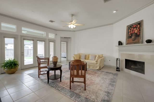 15 Rockledge Drive, The Woodlands, TX 77382