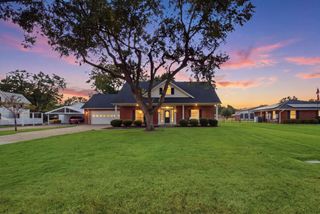 400 S College Street, Pilot Point, TX 76258