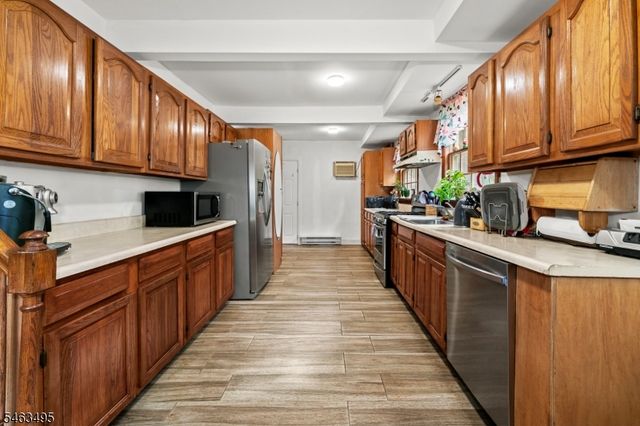 19 Skyland Ave, Wanaque Boro, NJ 07420