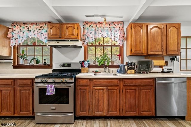 19 Skyland Ave, Wanaque Boro, NJ 07420