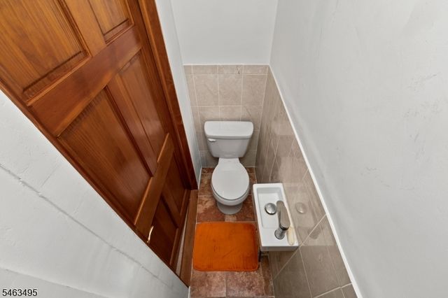 19 Skyland Ave, Wanaque Boro, NJ 07420