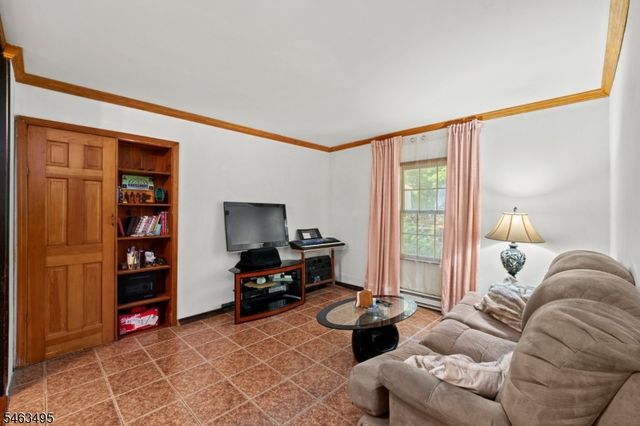 19 Skyland Ave, Wanaque Boro, NJ 07420