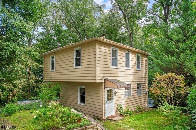 19 Skyland Ave, Wanaque Boro, NJ 07420