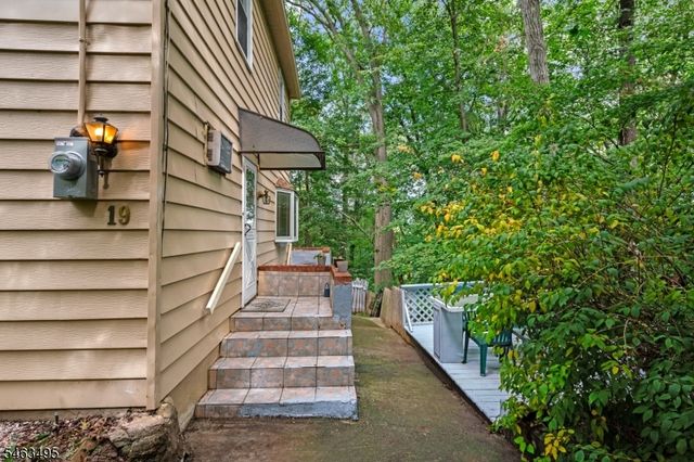 19 Skyland Ave, Wanaque Boro, NJ 07420
