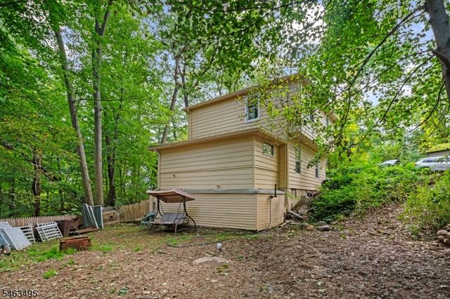 19 Skyland Ave, Wanaque Boro, NJ 07420