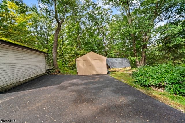 19 Skyland Ave, Wanaque Boro, NJ 07420