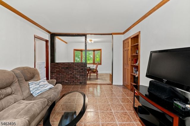 19 Skyland Ave, Wanaque Boro, NJ 07420