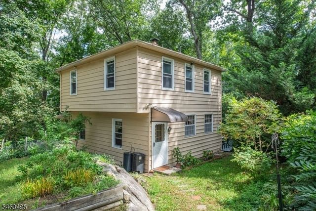 19 Skyland Ave, Wanaque Boro, NJ 07420