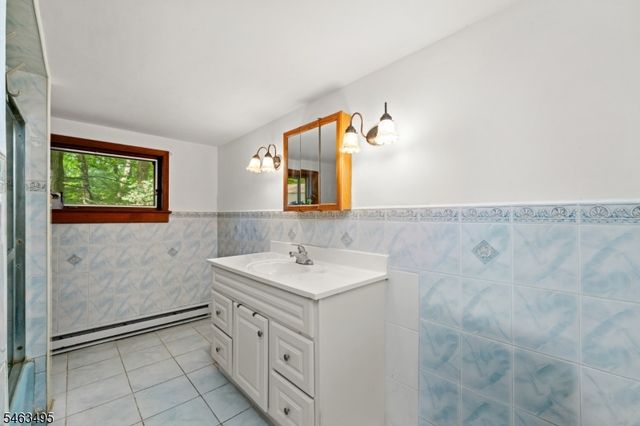 19 Skyland Ave, Wanaque Boro, NJ 07420