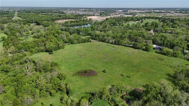 17200 Metcalf Place, Overland Park, KS 66085