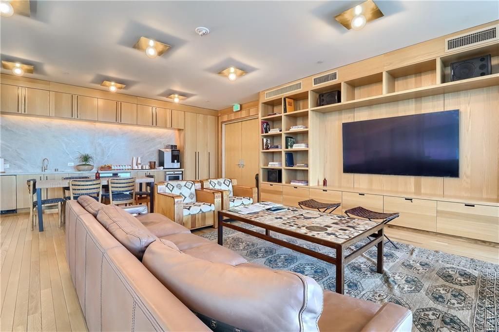202 Nueces ST 2404, Austin, TX 78701