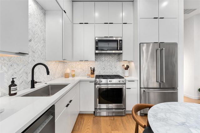 410 W Alpine RD 10, Austin, TX 78704