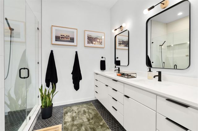 410 W Alpine RD 10, Austin, TX 78704