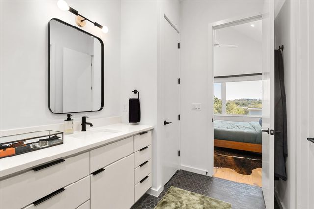 410 W Alpine RD 10, Austin, TX 78704