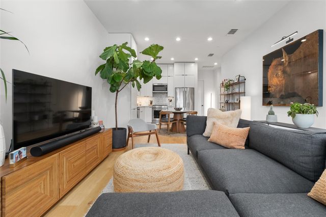 410 W Alpine RD 10, Austin, TX 78704