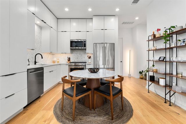 410 W Alpine RD 10, Austin, TX 78704