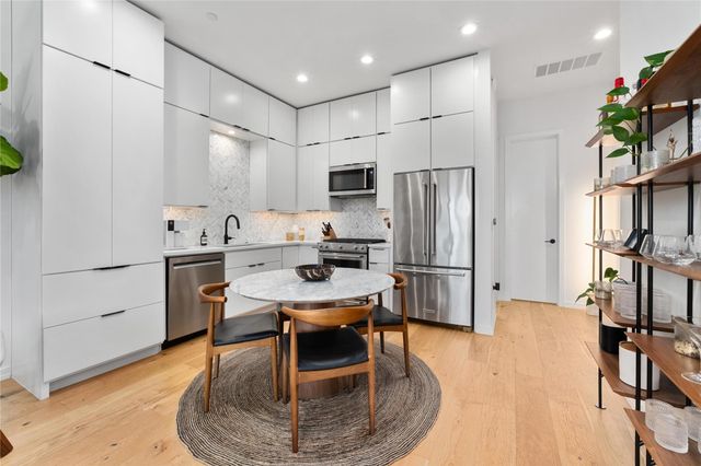 410 W Alpine RD 10, Austin, TX 78704