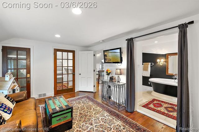 275 Barden Road, Bloomfield Hills, MI 48304